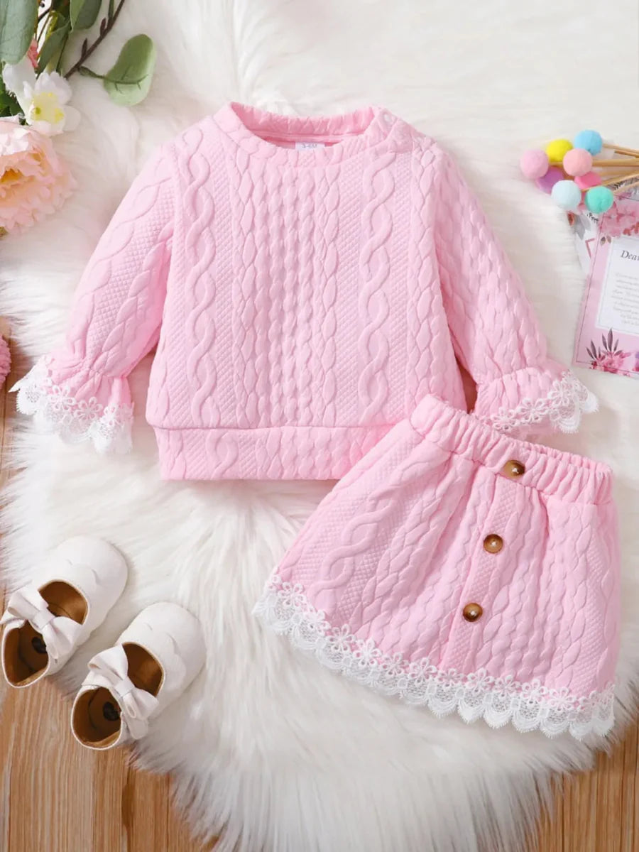 Baby girl two-piece cotton outfit with lace detail
