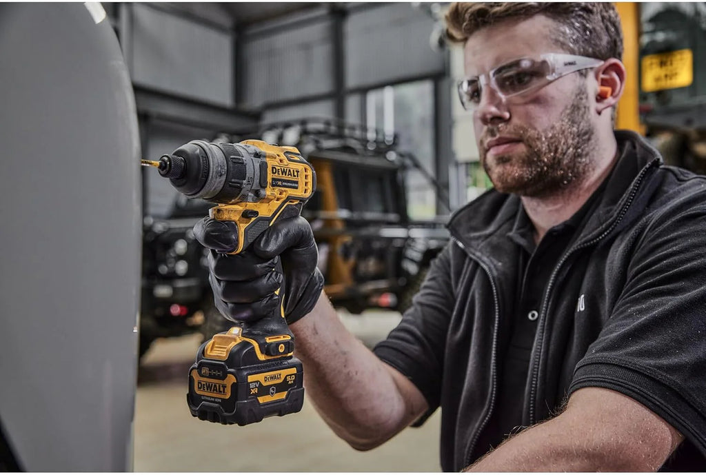 DeWALT DCD703L2T-QW Akumulatorowa wiertarko-wkrętarka, 12 V, w zestawie 2 x akumulator 3 Ah, 4 wymienne głowice, walizka TSTAK