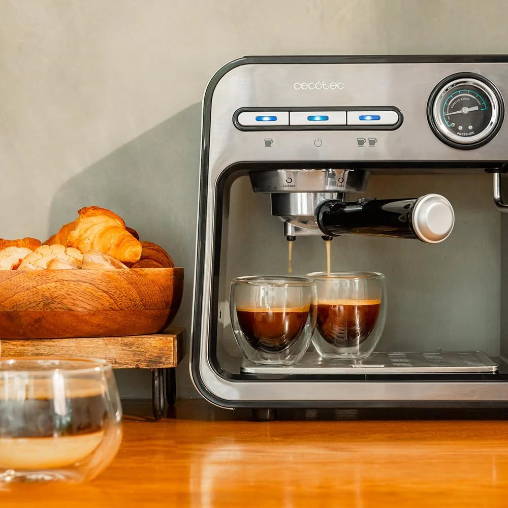 Cecotec Ekspres do kawy z podwójnym wyjściem Power Espresso 20 Barista Cream. 1550 W, 20 prętów, zbiornik na ziarna kawy 250g, młynek z 30 poziomami mielenia, termoblok, zbiornik na wodę 2.5 L